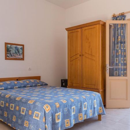 אס פוחולס Hostal Mayans מראה חיצוני תמונה