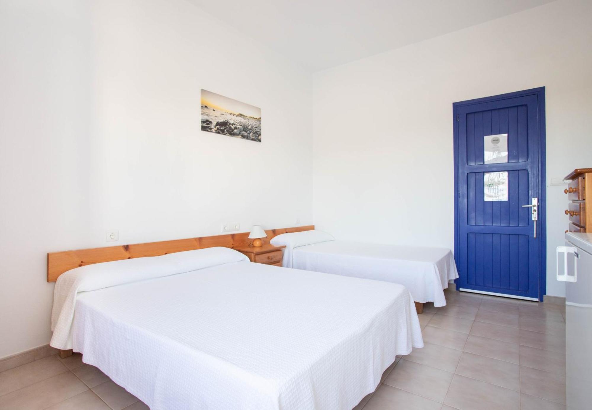 אס פוחולס Hostal Mayans מראה חיצוני תמונה